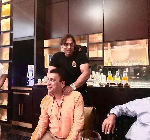 Sunil Gavaskar was seen chilling with Shoaib Akhtar. (Credit: Instagram)