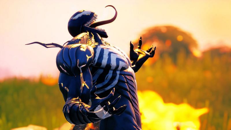 Players can now find Venom and Carnage mythic symbiotes on the Fortnite island (Image via Twitter/ aceGamesNStuff)