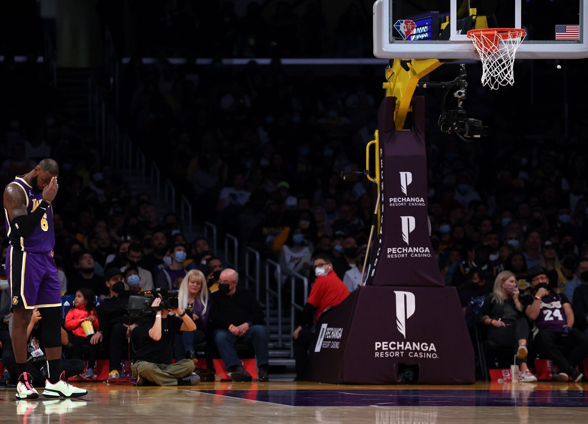 Cleveland Cavaliers v Los Angeles Lakers