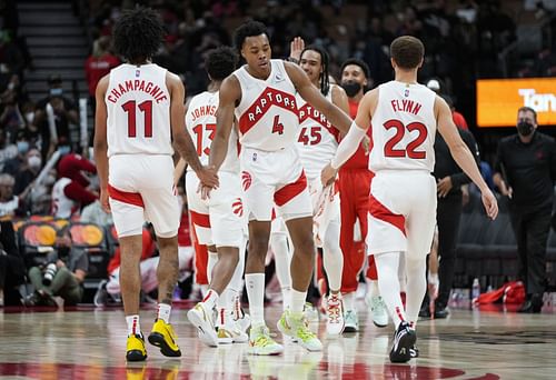 Scottie Barnes #4 of the Toronto Raptors celebrates with teammates Justin Champagnie #11 and Malachi Flynn #22