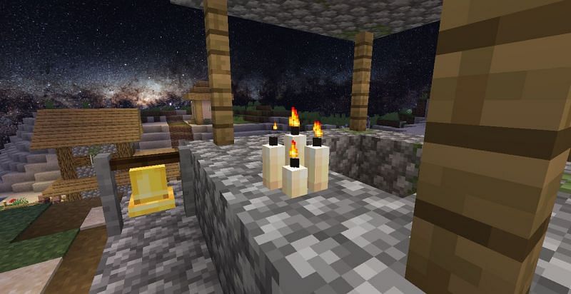 Four candles (Image via Minecraft)