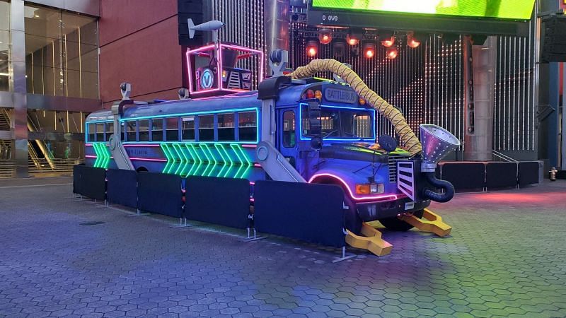 A Fortnite Battle Bus can be spotted on the City Walk, outside of Universal Studios in Los Angeles (Image via ThemeSnark)