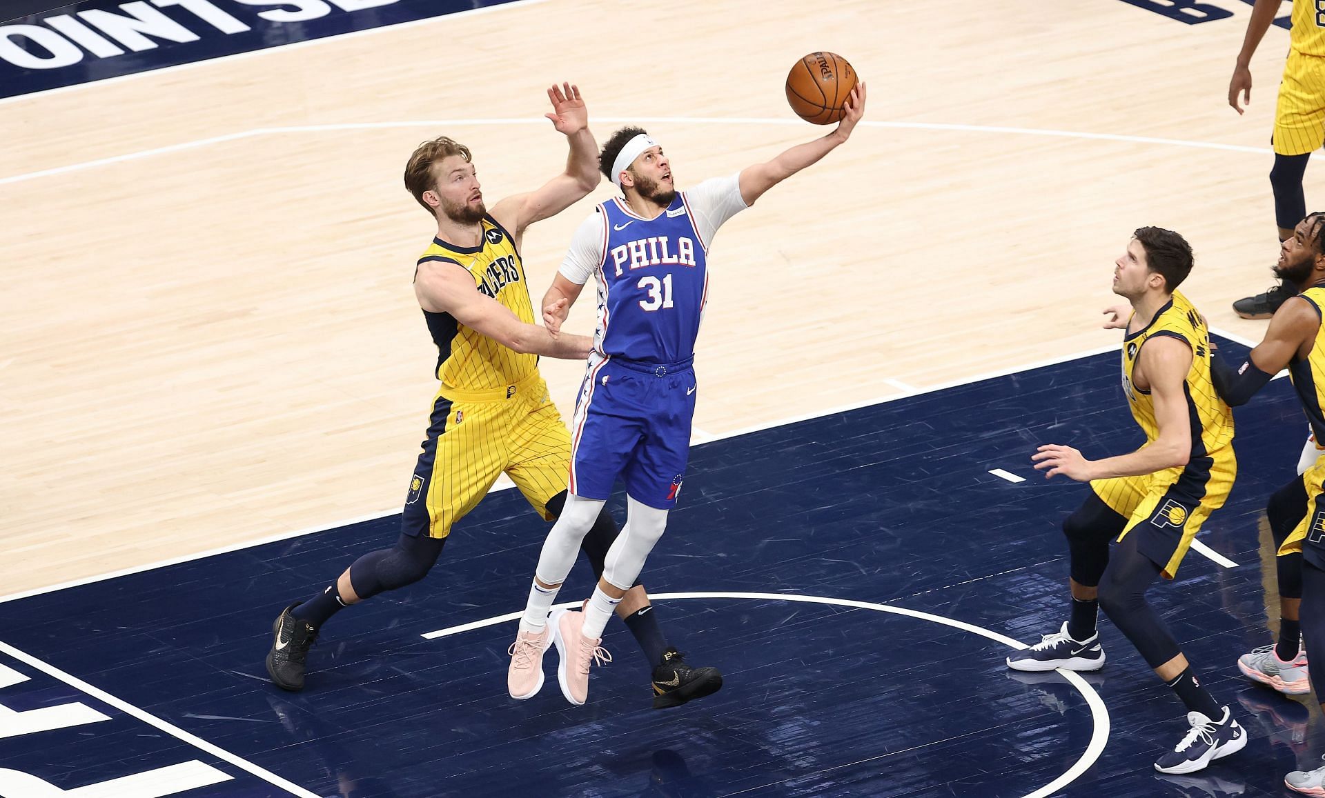 Seth Curry #31 of the Philadelphia 76ers shoots the ball against the Indiana Pacers at Bankers Life Fieldhouse on May 11, 2021 in Indianapolis, Indiana.