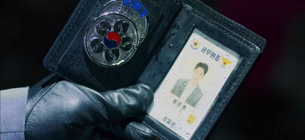 Hwang Jun Ho&#039;s ID in Front Man&#039;s hands (Image via Netflix)