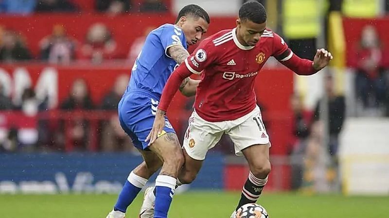 Mason Greenwood tries to get past an Everton player in today&#039;s match