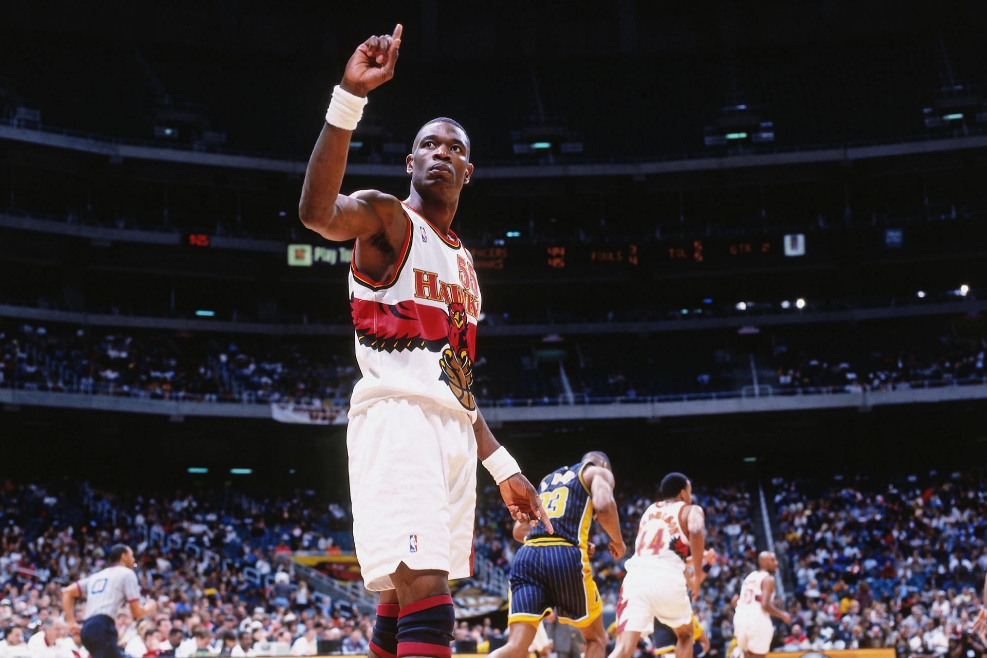 Dikembe&#039;s signature finger wag: Getty Images