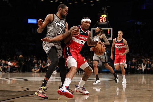 Brooklyn Nets superstar Kevin Durant guarding Bradley Beal