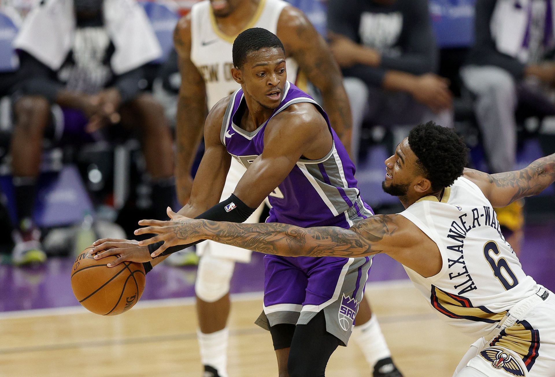 De&#039;Aaron Fox of the Sacramento Kings guarded by Nickeil Alexander-Walker of the New Orleans Pelicans