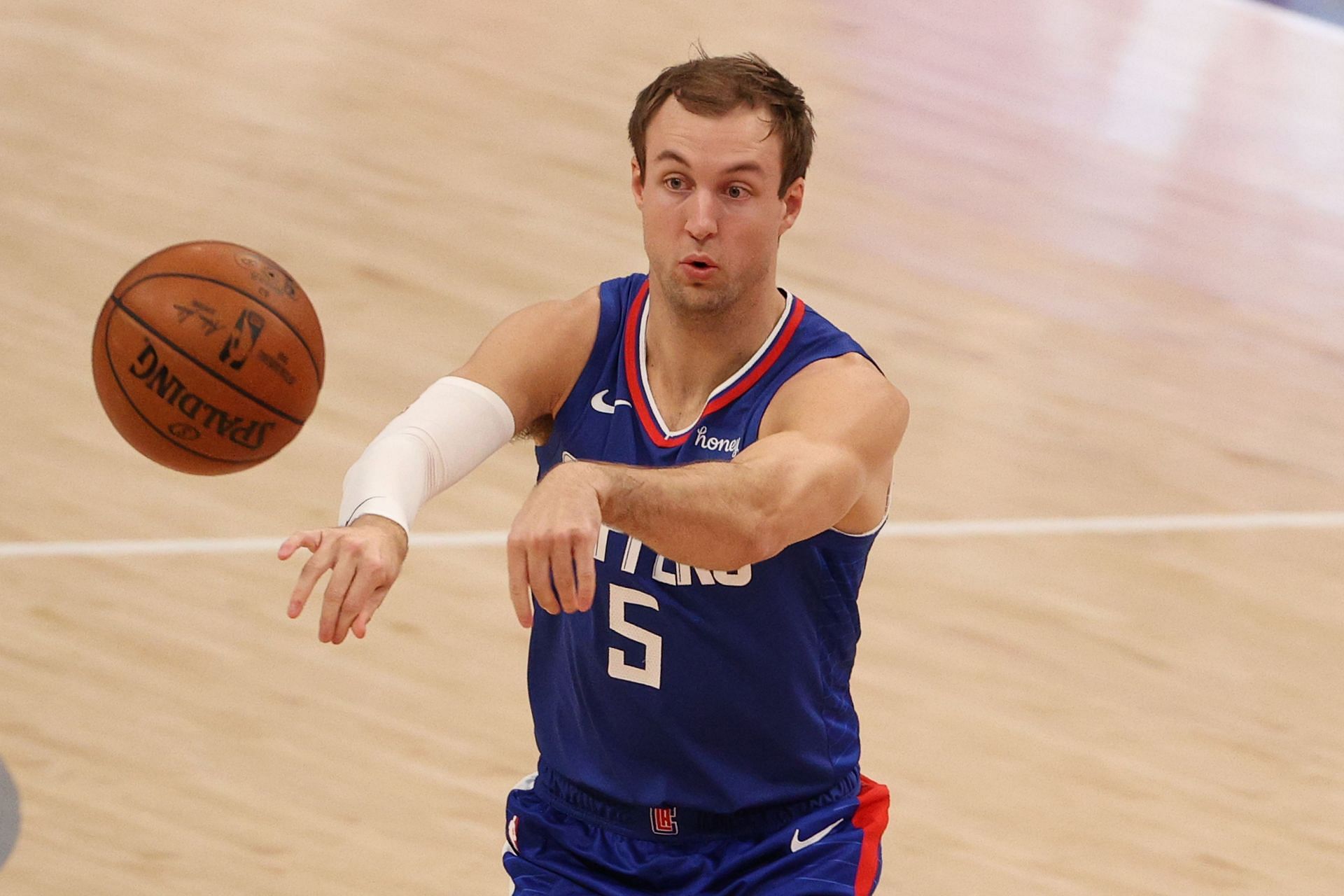 LA Clippers shooting guard Luke Kennard making a pass