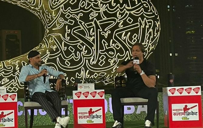 "When you have 400+ Test wickets..." - Harbhajan Singh in Twitter banter with Shoaib Akhtar