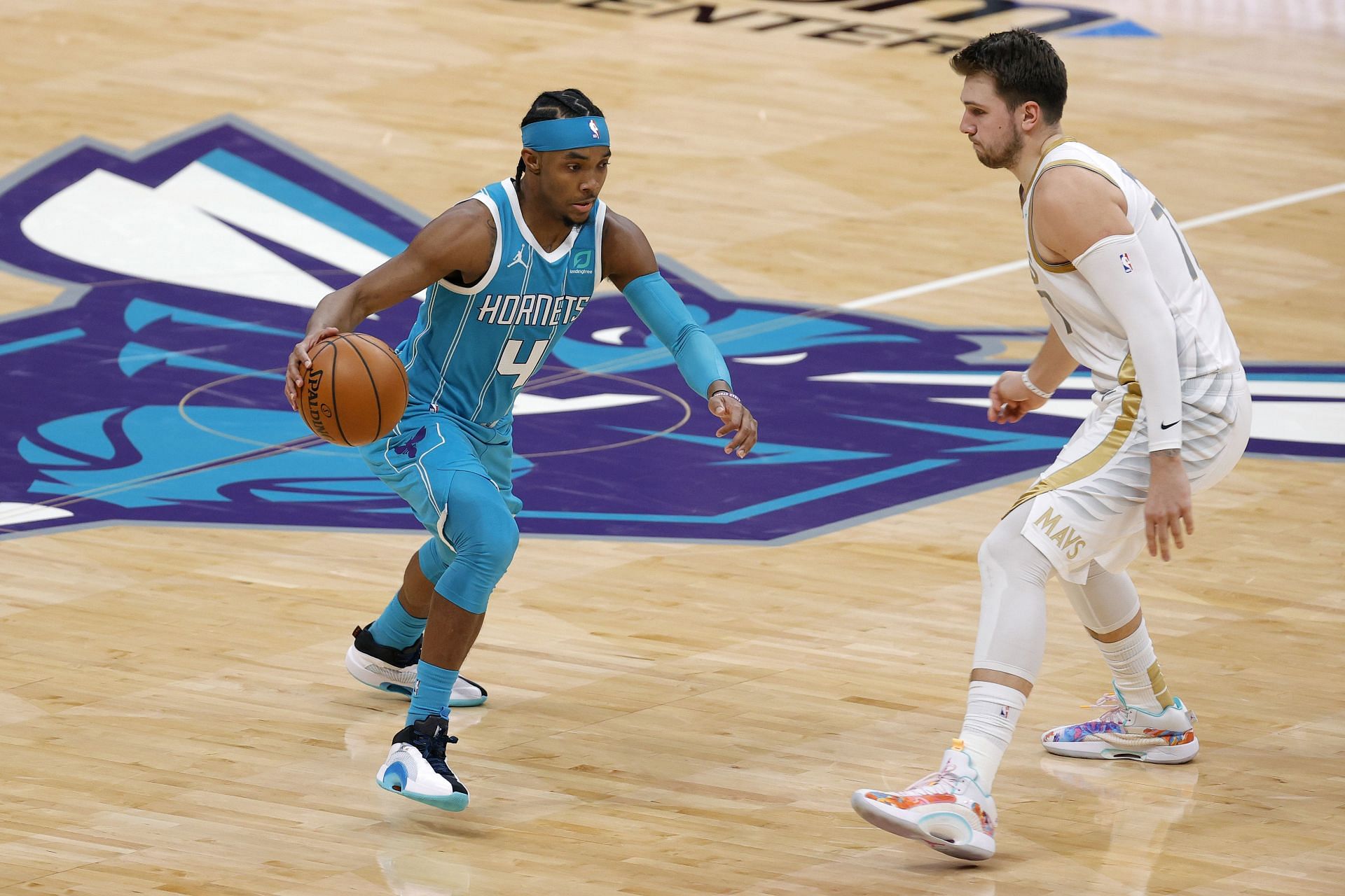 Dallas Mavericks vs Charlotte Hornets