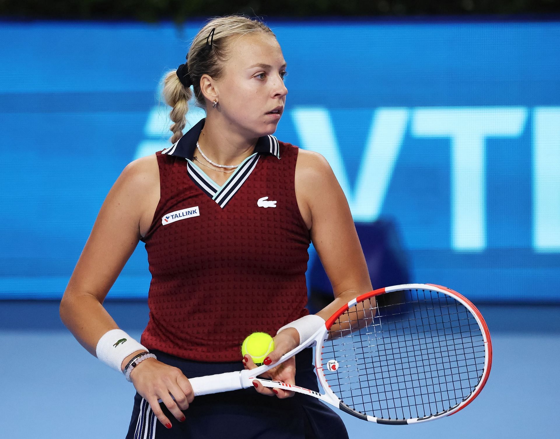 Anett Kontaveit in action at the VTB Kremlin Cup