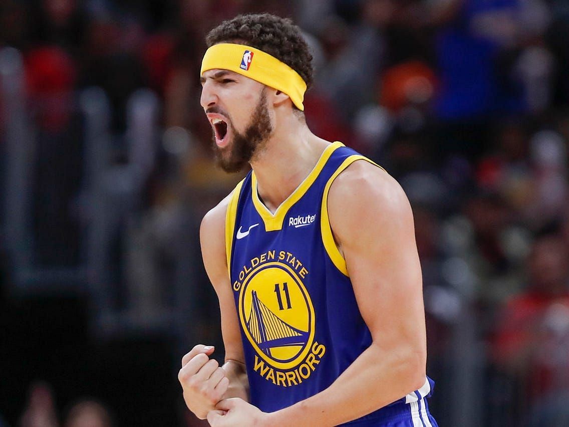 Klay Thompson busted out a yellow headband during the end of his legendary performance