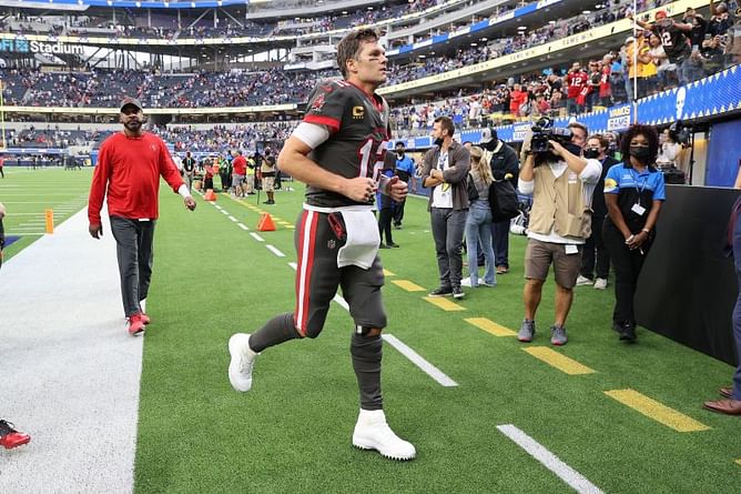 "It can get real ugly" - LeBron James compares Tom Brady's return to Patriots to his Cleveland homecoming