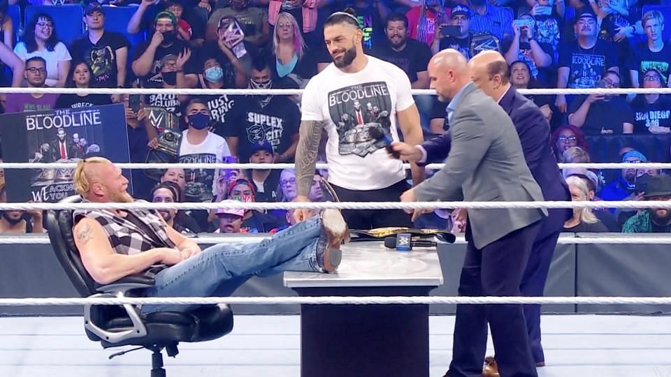 WWE SmackDown के एपिसोड में रोमन रेंस और ब्रॉक लैसनर ने किया कॉन्ट्रैक्ट साइन
