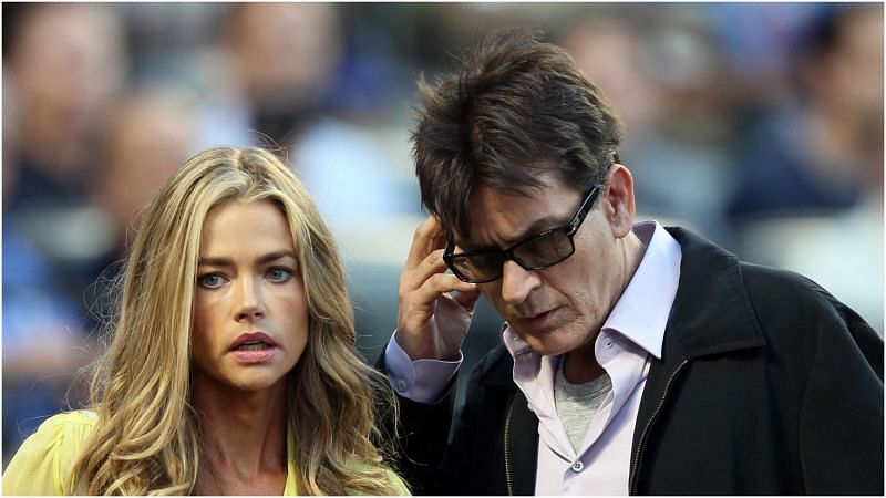 Denise Richards and Charlie Sheen look for seats as the New York Yankees take on the New York Mets (Image via Getty Images)