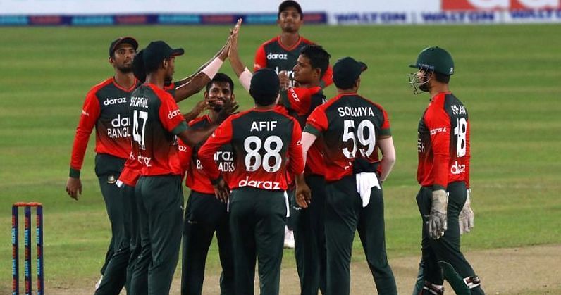 बांग्लादेश की टीम का पलड़ा भारी नजर आ रहा है 
