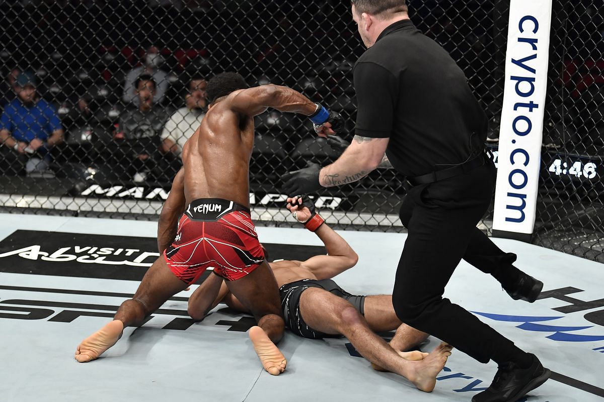 Lerone Murphy timed a knee to perfection to knock out Makwan Amirkhani