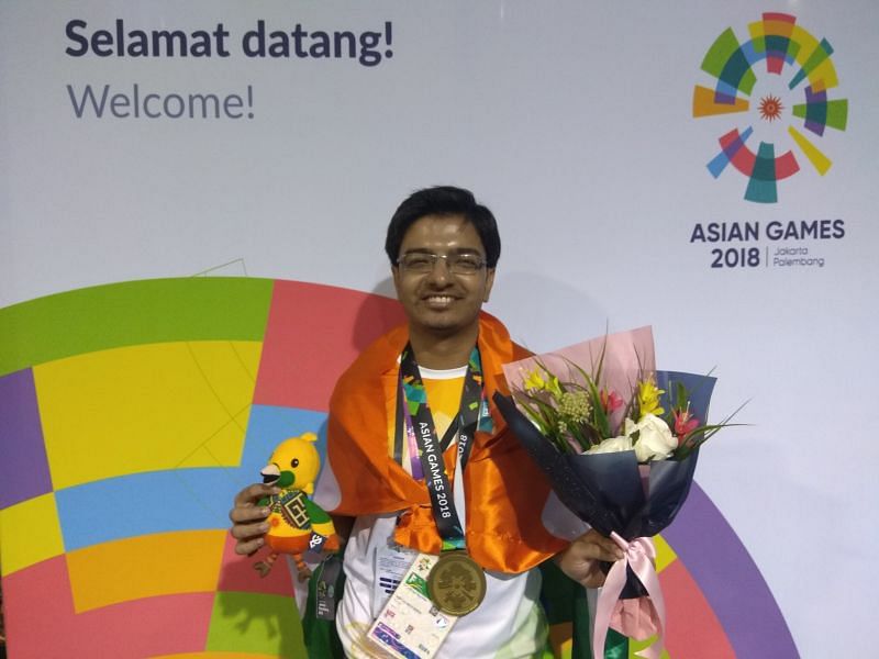 Tirth Mehta with his Bronze Medal for Hearthstone in the 2018 Asian Games (Image via ESFI)