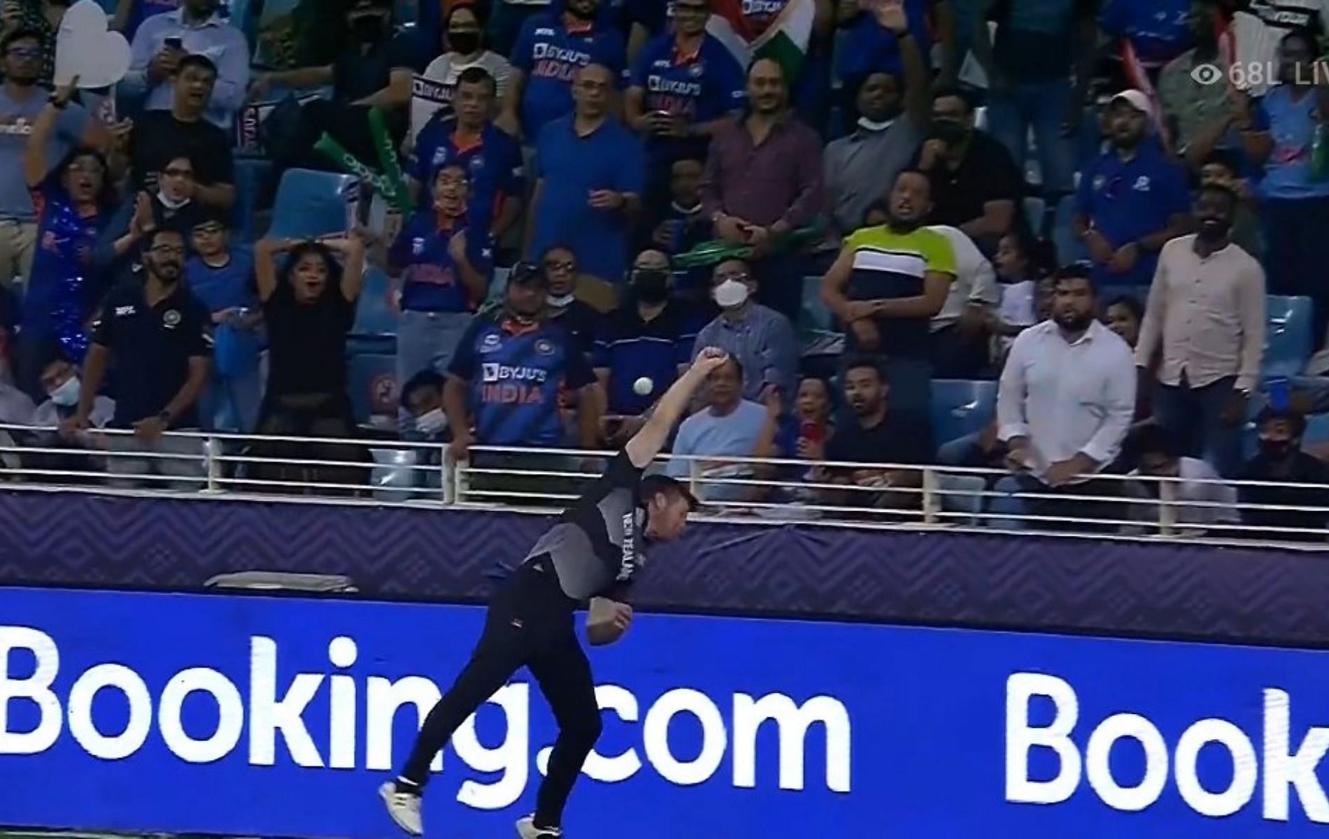 T20 World Cup: Jimmy Neesham made an acrobatic save in the deep against India.