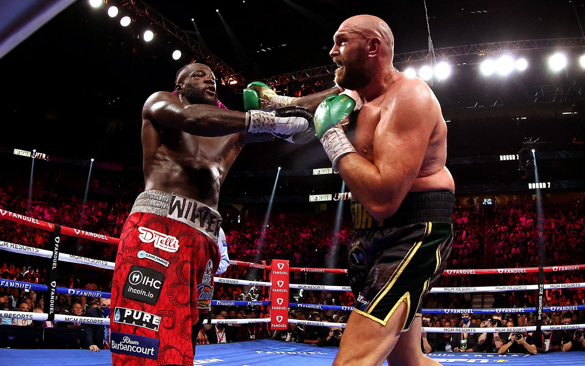 Deontay Wilder (left) and Tyson Fury (right)