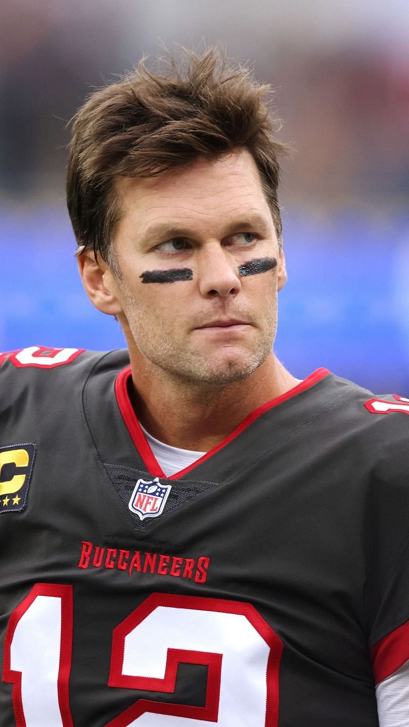 Buccaneers news: Tom Brady calls out haters using half-naked man