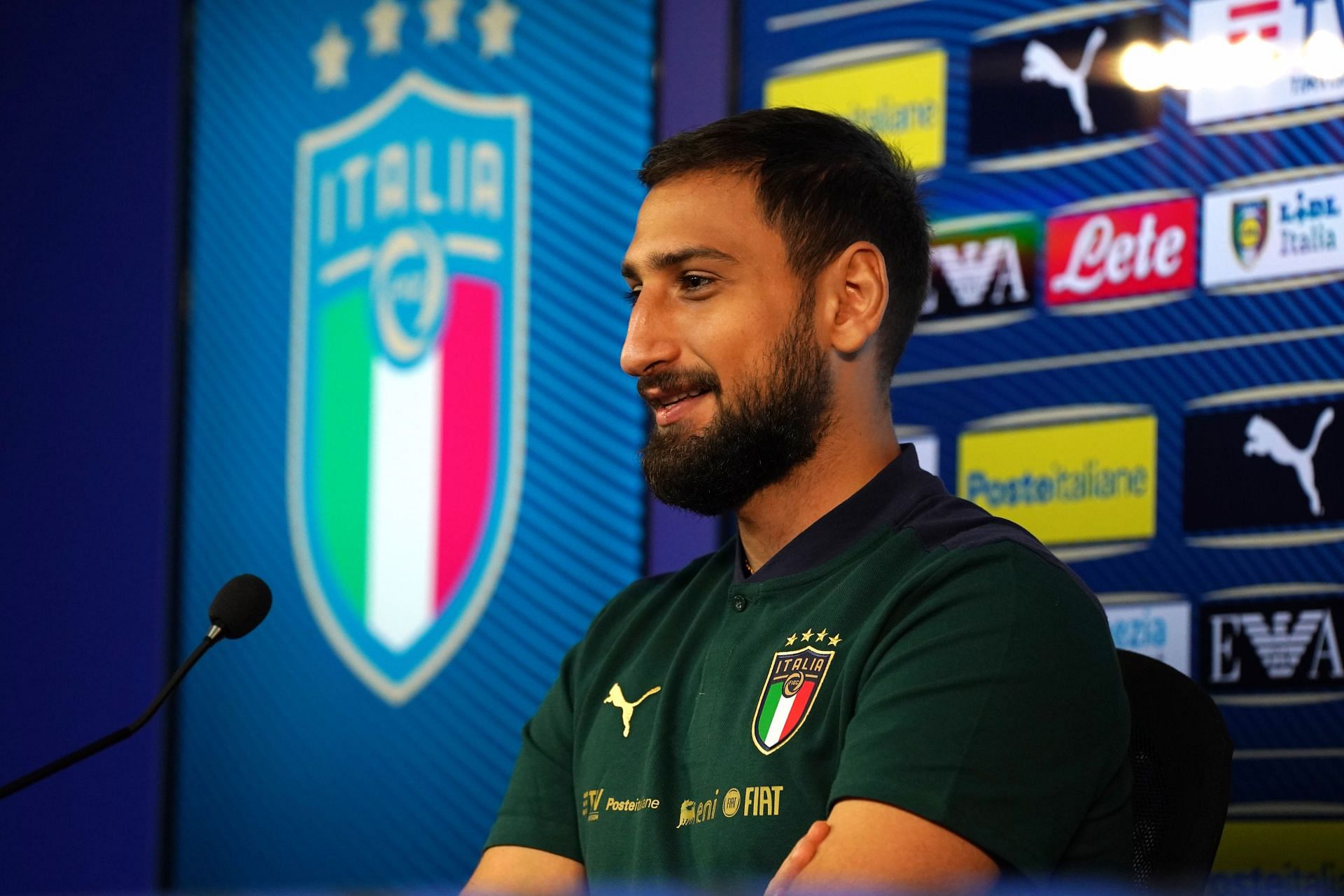Italy Training &amp; Press Conference