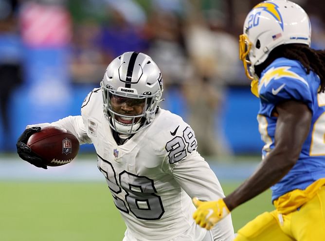 Will Josh Jacobs play in Week 9 against the New York Giants?