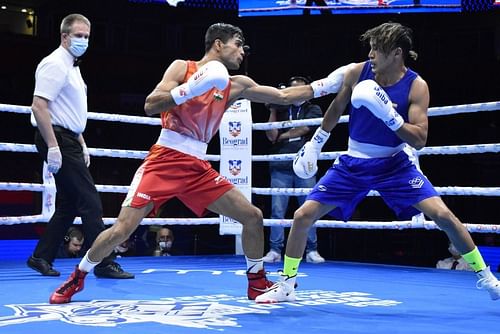 India's Akash Kumar (left) in action against Yoel Finol. (PC: BFI)