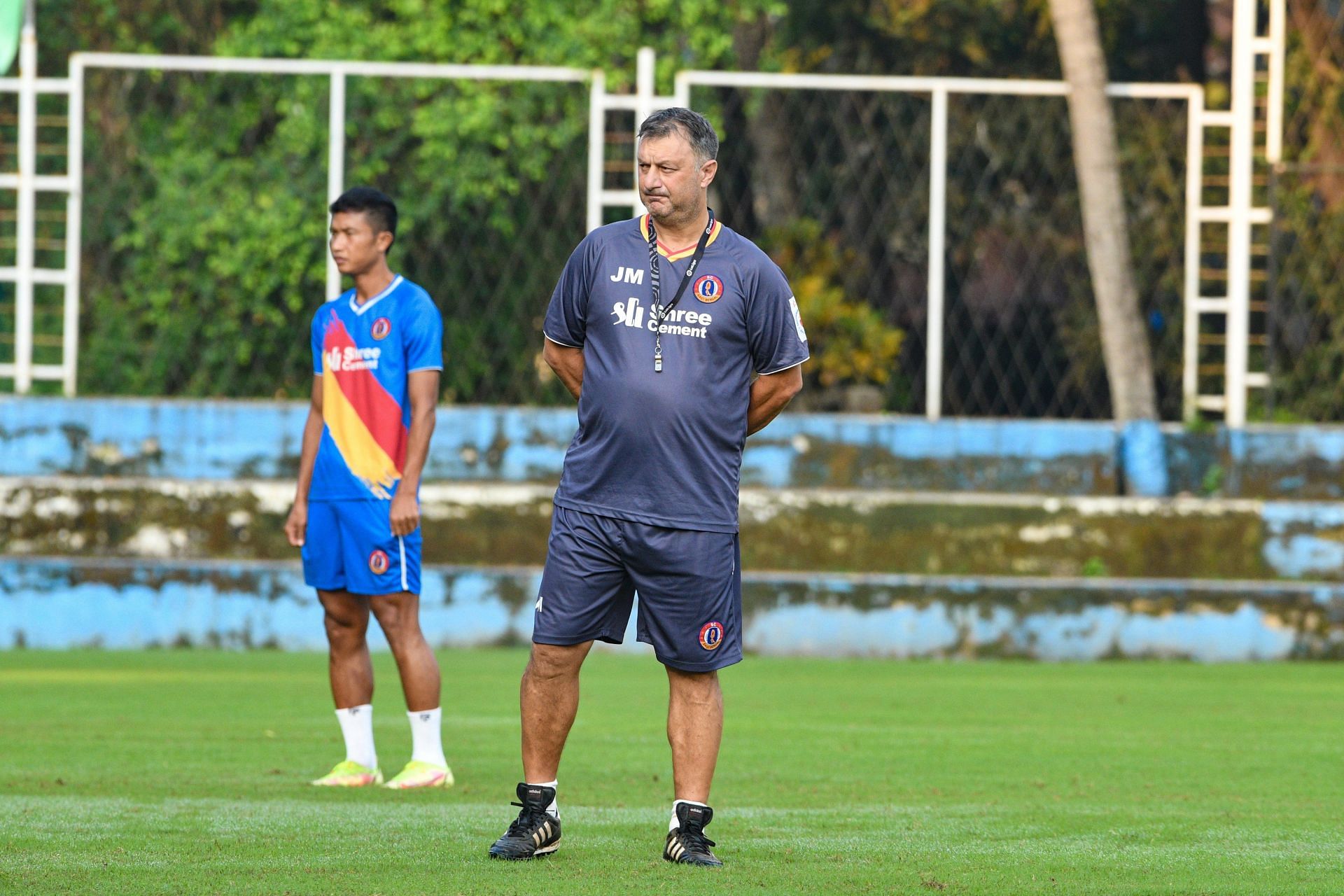SC East Bengal head coach Jose Manuel Diaz in a training session (Image Courtesy: SC East Bengal Twitter)