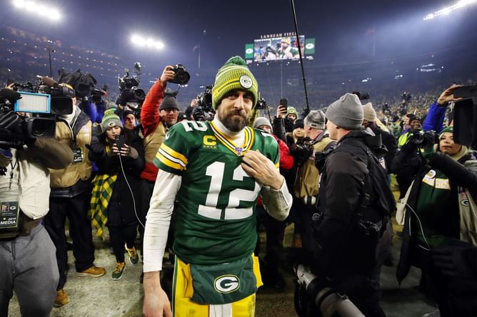 Is Aaron Rodgers playing on Sunday against the Seahawks?