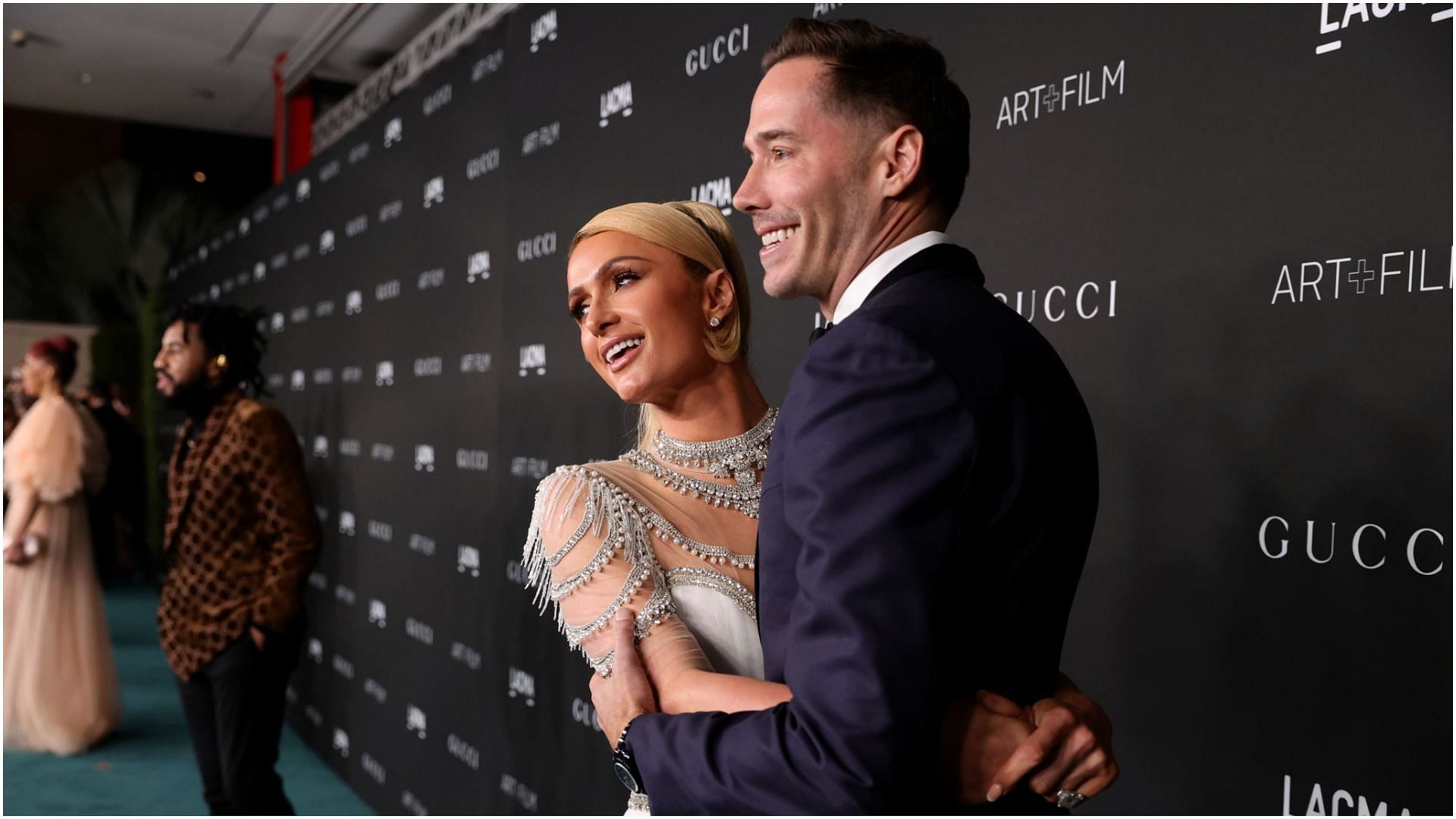 Paris Hilton and Carter Reum attend the 10th Annual LACMA ART+FILM GALA honoring Amy Sherald, Kehinde Wiley, and Steven Spielberg (Image via Getty Images)