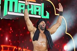 WWE के बड़े इवेंट में भारतीय मूल के पूर्व चैंपियन को लगा बड़ा झटका, दिग्गजों ने दर्ज की जबरदस्त जीत