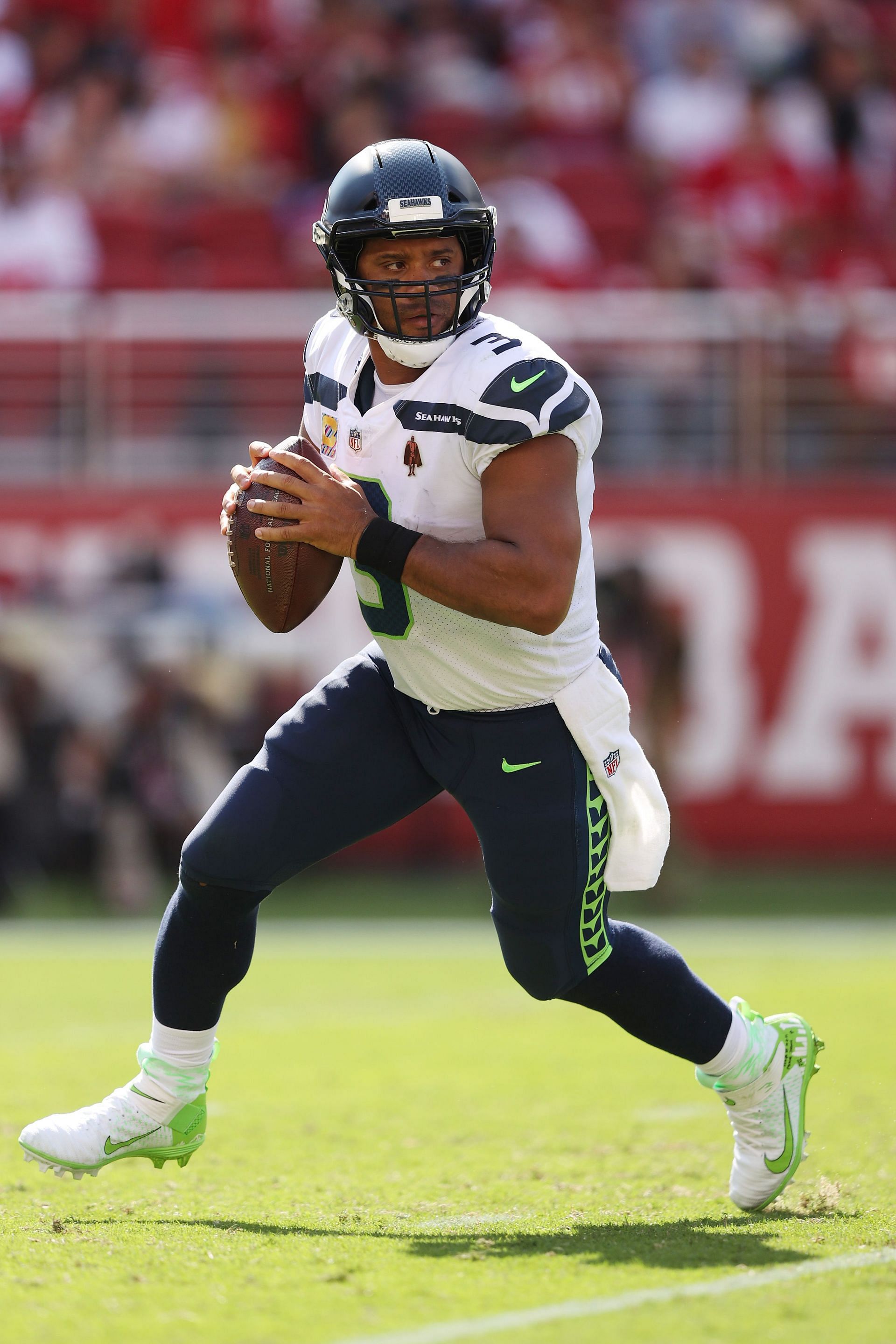Seahawks QB Russell Wilson 'making progress' in his recovery from finger  surgery, Pete Carroll says