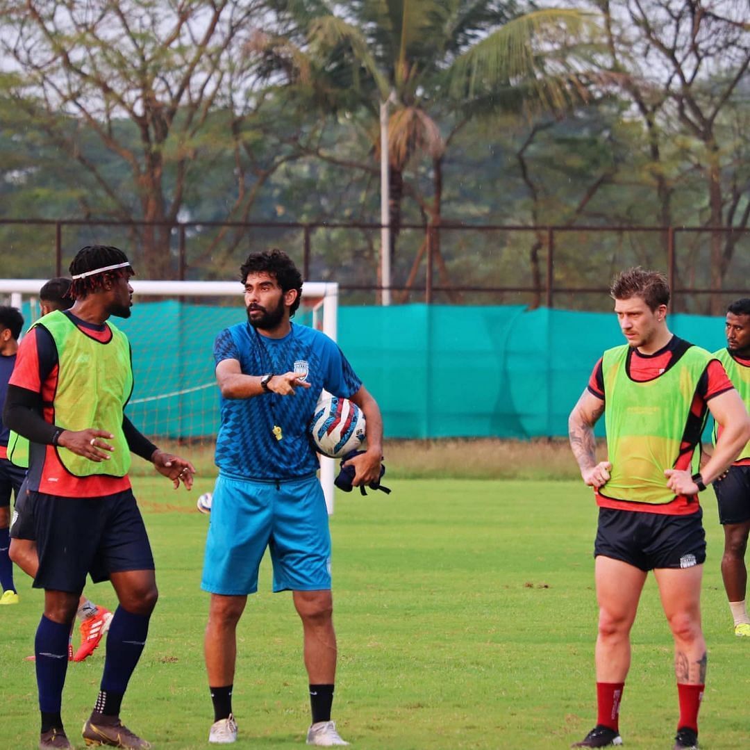 NorthEast United FC gaffer Khalid Jamil (in blue) in discussion with Deshorn Brown (L) and Federico Gallego during their pre-season training (Image courtesy: North East United FC Instagram)