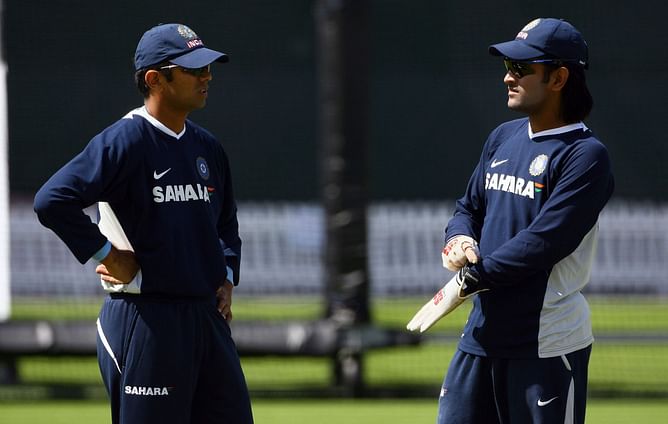 "Dravid scolded him for playing a bad shot" - Virender Sehwag explains MS Dhoni's transformation from big-hitter to finisher