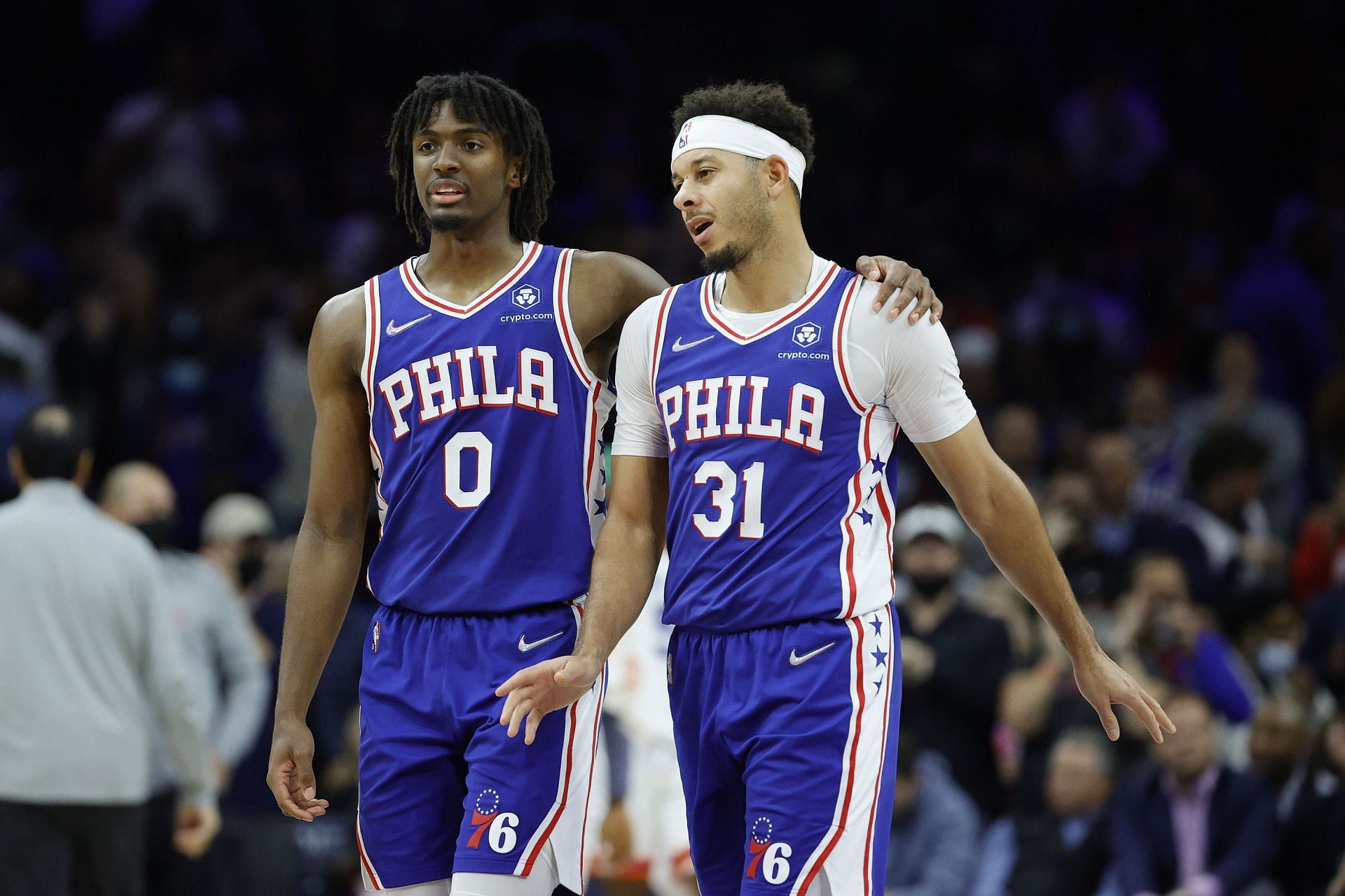 Tyrese Maxey (#0) and Seth Curry (#31) of the Philadelphia 76ers.