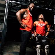 WWE Survivor Series में हुए बैटल रॉयल में शानदार प्रदर्शन करने वाले ओमोस अपने पार्टनर एजे स्टाइल्स के साथ