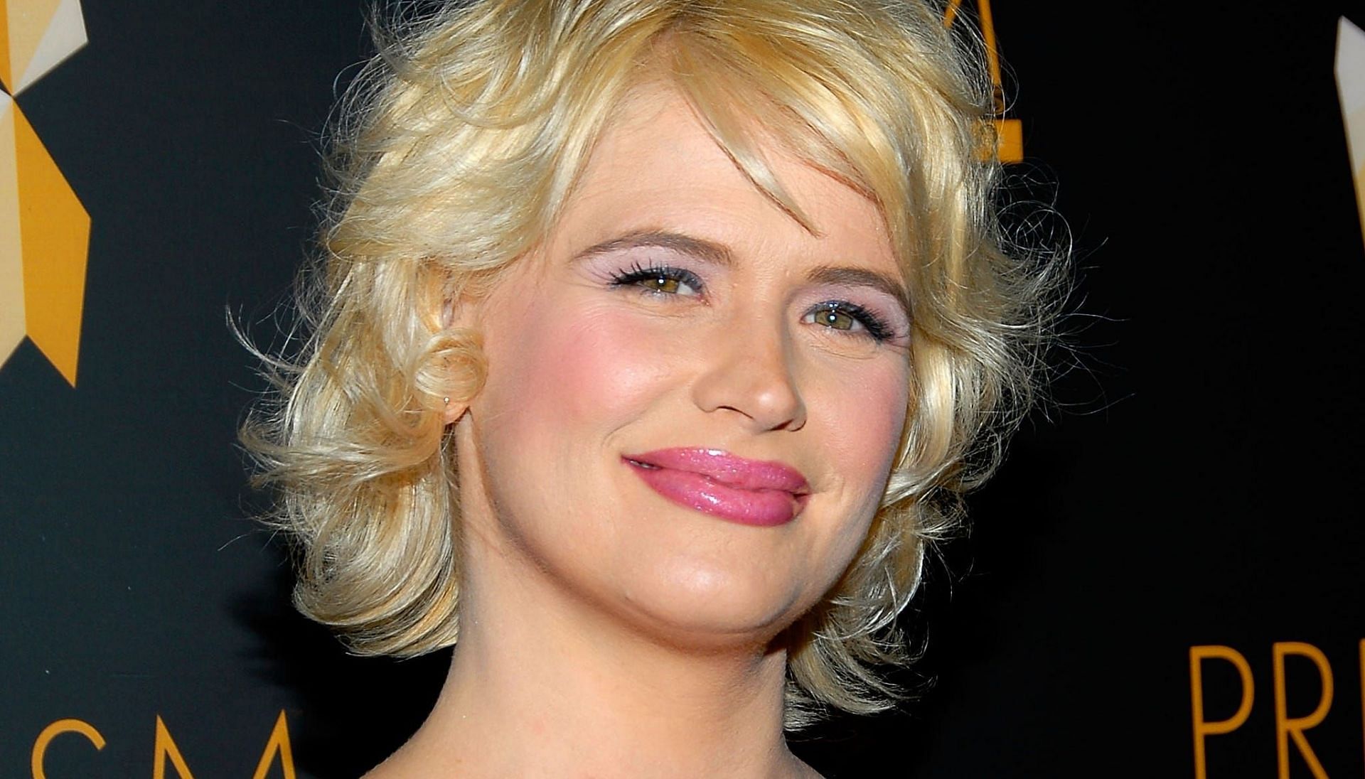 Kristy Swanson has been diagnosed with COVID-related pneumonia after consistent criticism of vaccine mandates (Image via Getty Images)