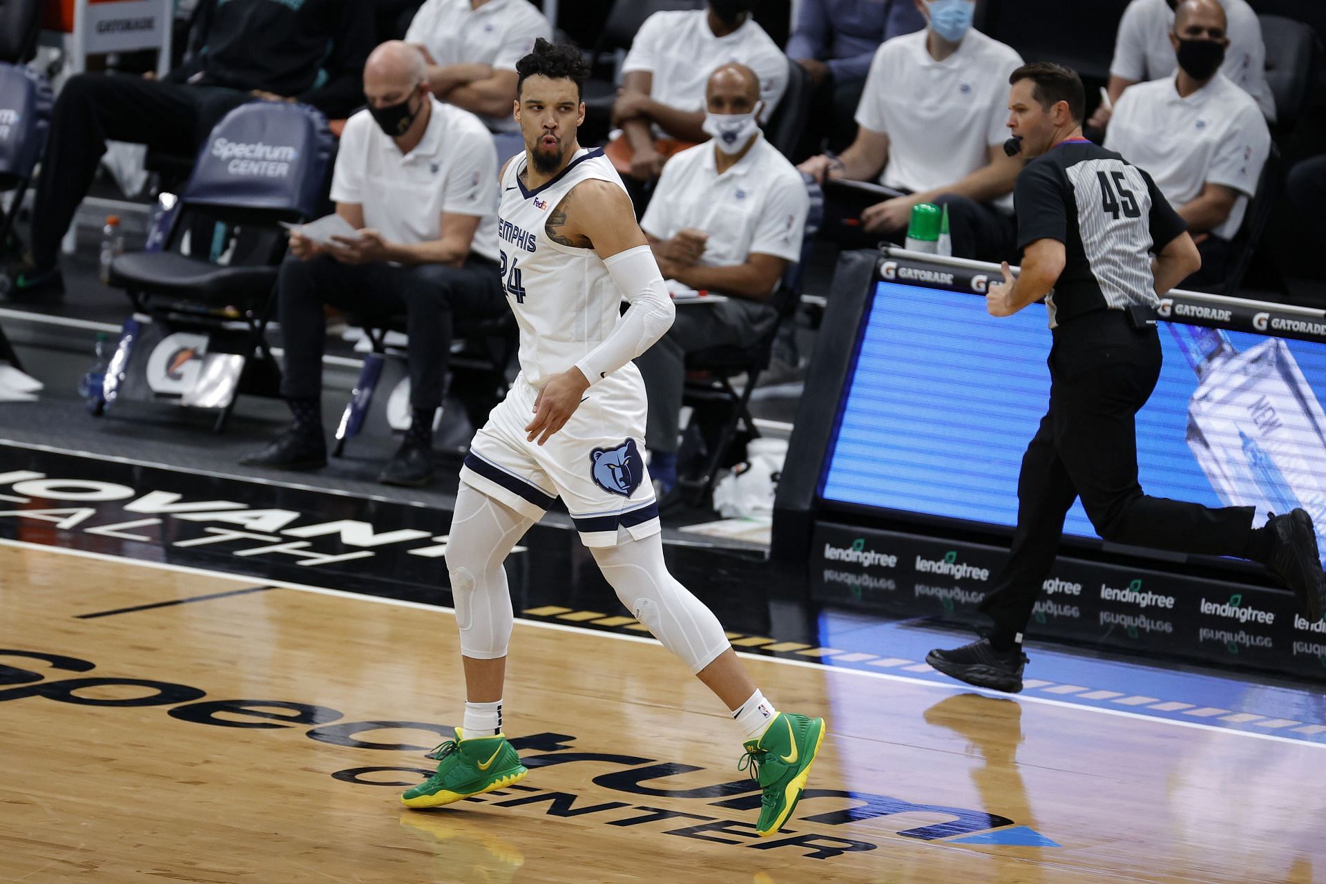 Dillon Brooks (#24) of the Memphis Grizzlies put on a fabulous defensive display in the Grizzlies&#039; win against the Clippers