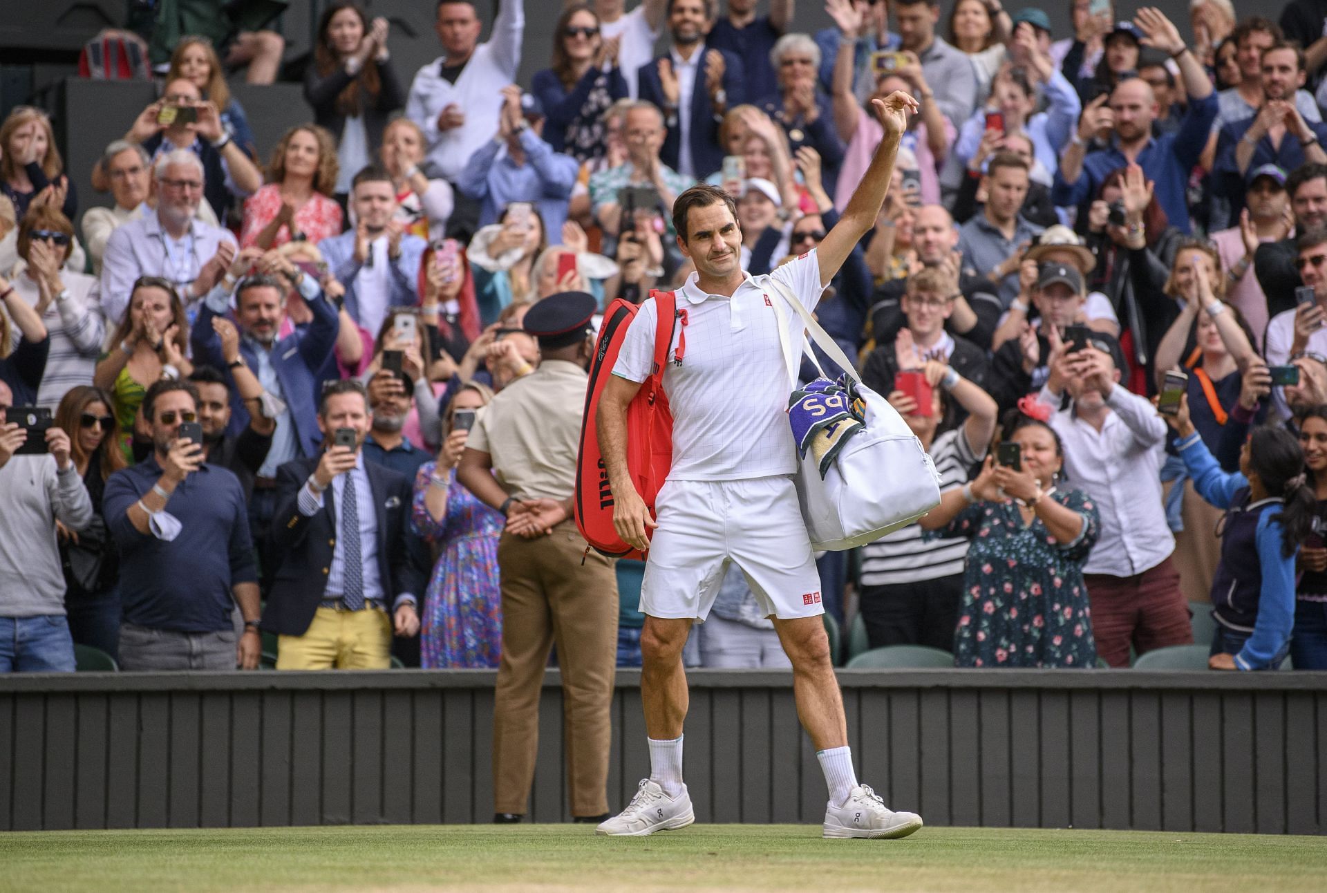 Roger Federer bidding goodbye to his fans at Wimbledon 2021