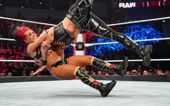 "I hate you" - Queen Zelina argues with RAW Superstar before WWE Survivor Series 2021 (Exclusive)