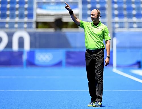 Hockey umpire Javed Shaikh in action. (PC: Hockey India)