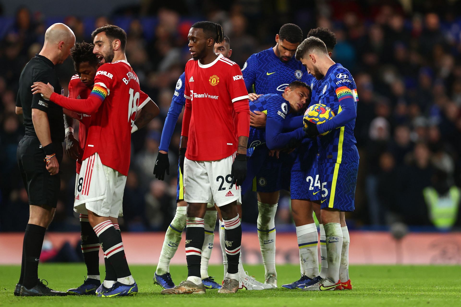 Chelsea and Manchester United played out a 1-1 draw on Sunday