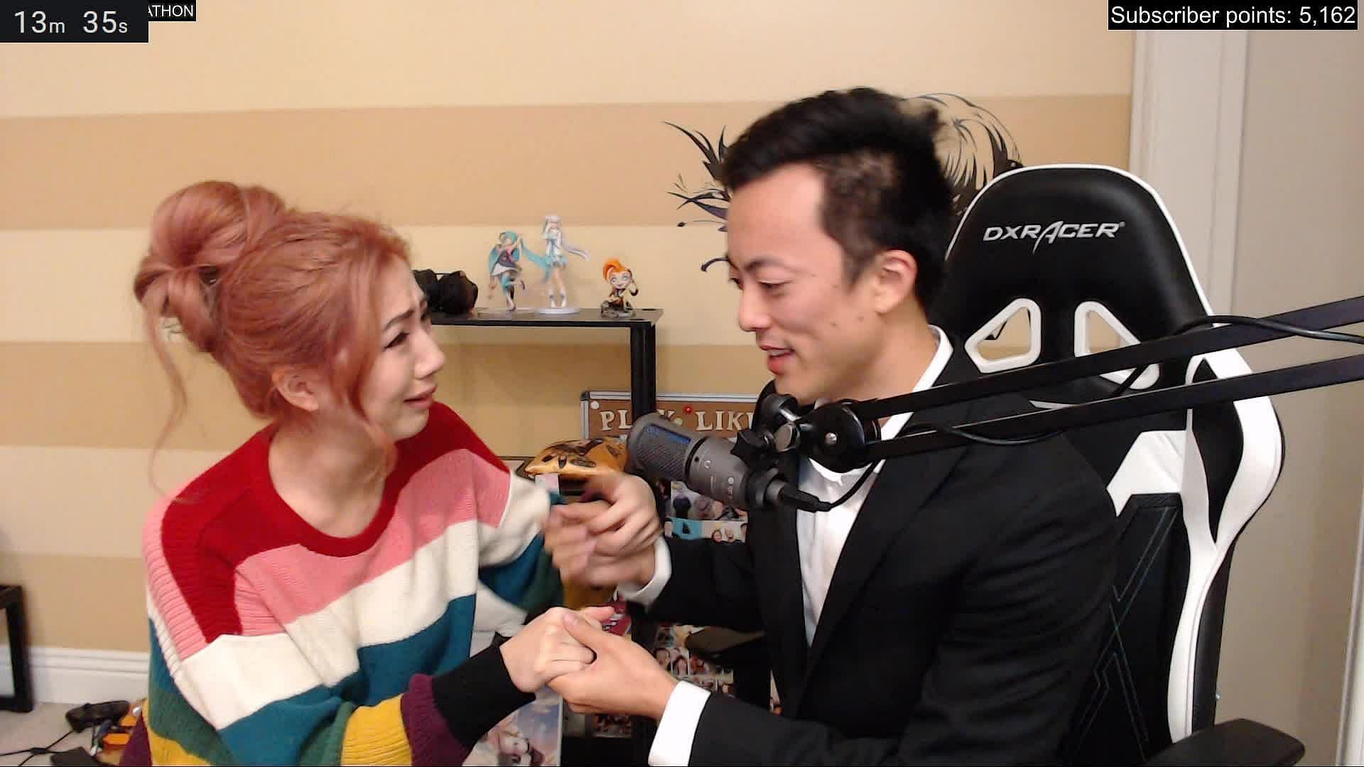 Leslie Fu engaged in a hilarious conversation with her 28-year-old self (Image via Fuslie/Twitch)