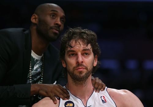 LA Lakers legends Pau Gasol (R) and Kobe Bryant (L)