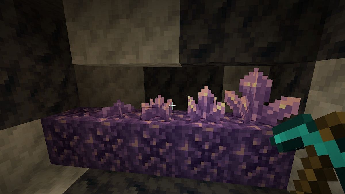 There are three stages of amethyst buds and one of amethyst clusters (Image via Minecraft)