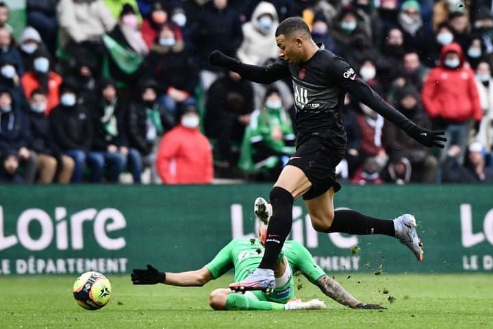 St-Etienne were unlucky to go into half-time a man down