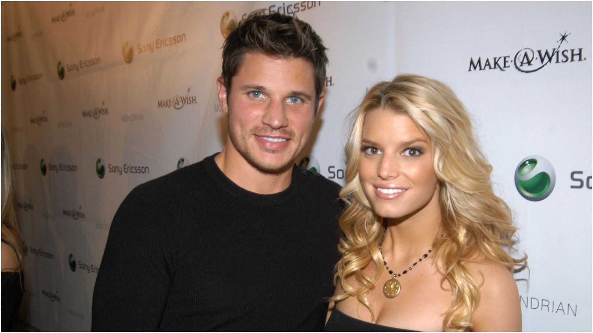 Nick Lachey and Jessica Simpson during Sony Ericsson T610/T616 Shoot for the Stars Charity Auction (Image via Getty Images)