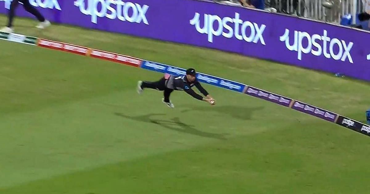 An acrobatic Devon Conway plucked a stunner out of thin air against Pakistan during the ICC Men&#039;s T20 World Cup (Picture Credits: Screengrab via Scroll)